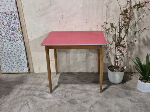 Vintage red formica table - red,