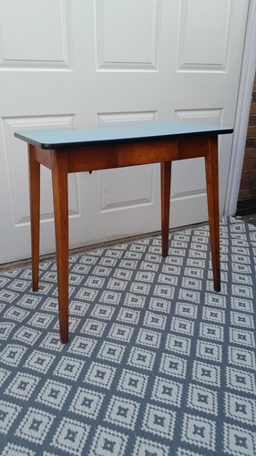 Stylish mid century - mid,